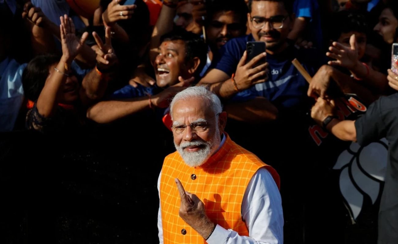 You are currently viewing PM Modi’s Voting Day Spectacle: A Glance at Democracy in Action